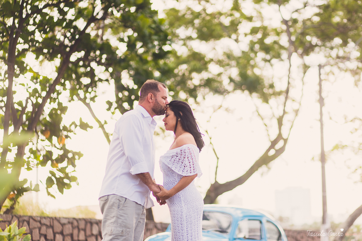 fotos feitas na Ilha do Frade, Vitória ES, Tássila Costa fotografia, removação de votos, ensaio de 20 anos de casamento, fotografia de casamento em vitória es, vix es, noivos lindos, poses para fotos de casal, o que vestir no ensaio fotográfico de casal