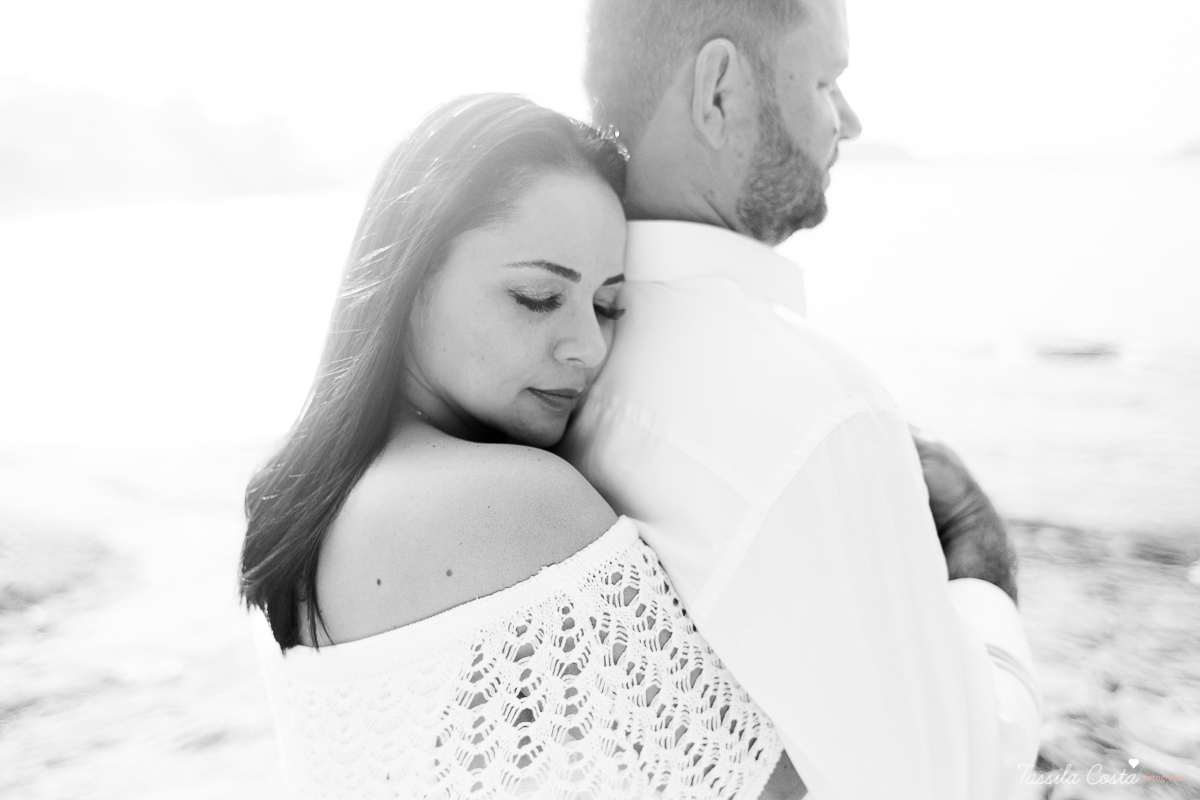 fotos feitas na Ilha do Frade, Vitória ES, Tássila Costa fotografia, removação de votos, ensaio de 20 anos de casamento, fotografia de casamento em vitória es, vix es, noivos lindos, poses para fotos de casal, o que vestir no ensaio fotográfico de casal