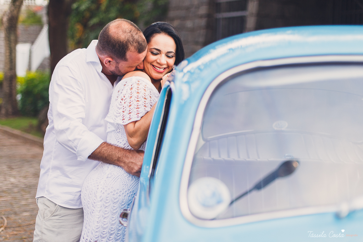 fotos feitas na Ilha do Frade, Vitória ES, Tássila Costa fotografia, removação de votos, ensaio de 20 anos de casamento, fotografia de casamento em vitória es, vix es, noivos lindos, poses para fotos de casal, o que vestir no ensaio fotográfico de casal
