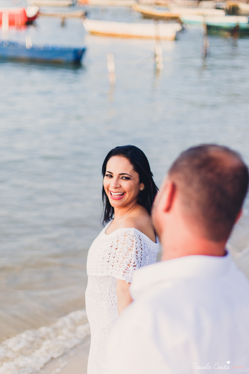 fotos feitas na Ilha do Frade, Vitória ES, Tássila Costa fotografia, removação de votos, ensaio de 20 anos de casamento, fotografia de casamento em vitória es, vix es, noivos lindos, poses para fotos de casal, o que vestir no ensaio fotográfico de casal
