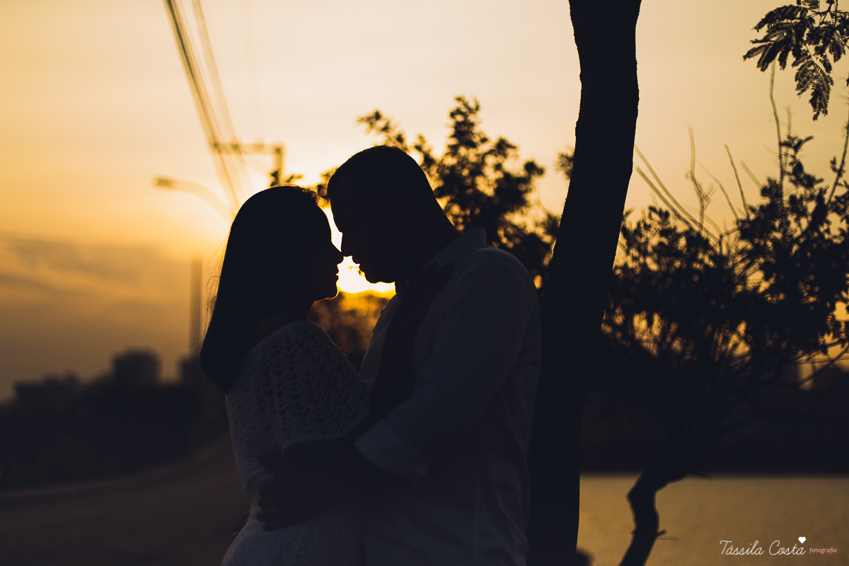 fotos feitas na Ilha do Frade, Vitória ES, Tássila Costa fotografia, removação de votos, ensaio de 20 anos de casamento, fotografia de casamento em vitória es, vix es, noivos lindos, poses para fotos de casal, o que vestir no ensaio fotográfico de casal