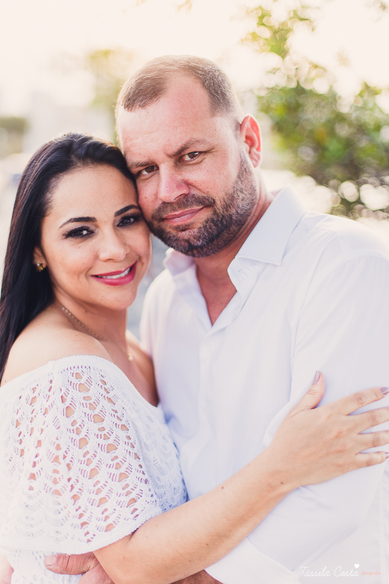 fotos feitas na Ilha do Frade, Vitória ES, Tássila Costa fotografia, removação de votos, ensaio de 20 anos de casamento, fotografia de casamento em vitória es, vix es, noivos lindos, poses para fotos de casal, o que vestir no ensaio fotográfico de casal