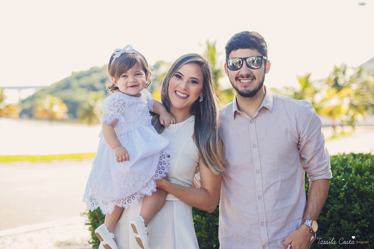 Batizado da Maya, na Capela Marítima na Prainha, em Vila Velha - ES, fotos de batizado na Praia da Costa, Maya e família, tássila costa fotografia, fotos de batismo no ES, look lindo para o dia do batismo