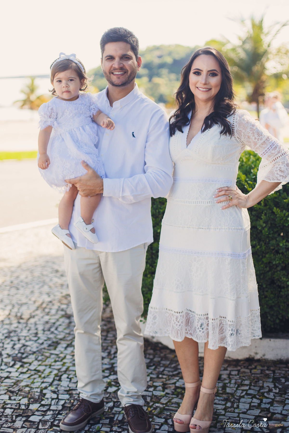Batizado da Maya, na Capela Marítima na Prainha, em Vila Velha - ES, fotos de batizado na Praia da Costa, Maya e família, tássila costa fotografia, fotos de batismo no ES, look lindo para o dia do batismo