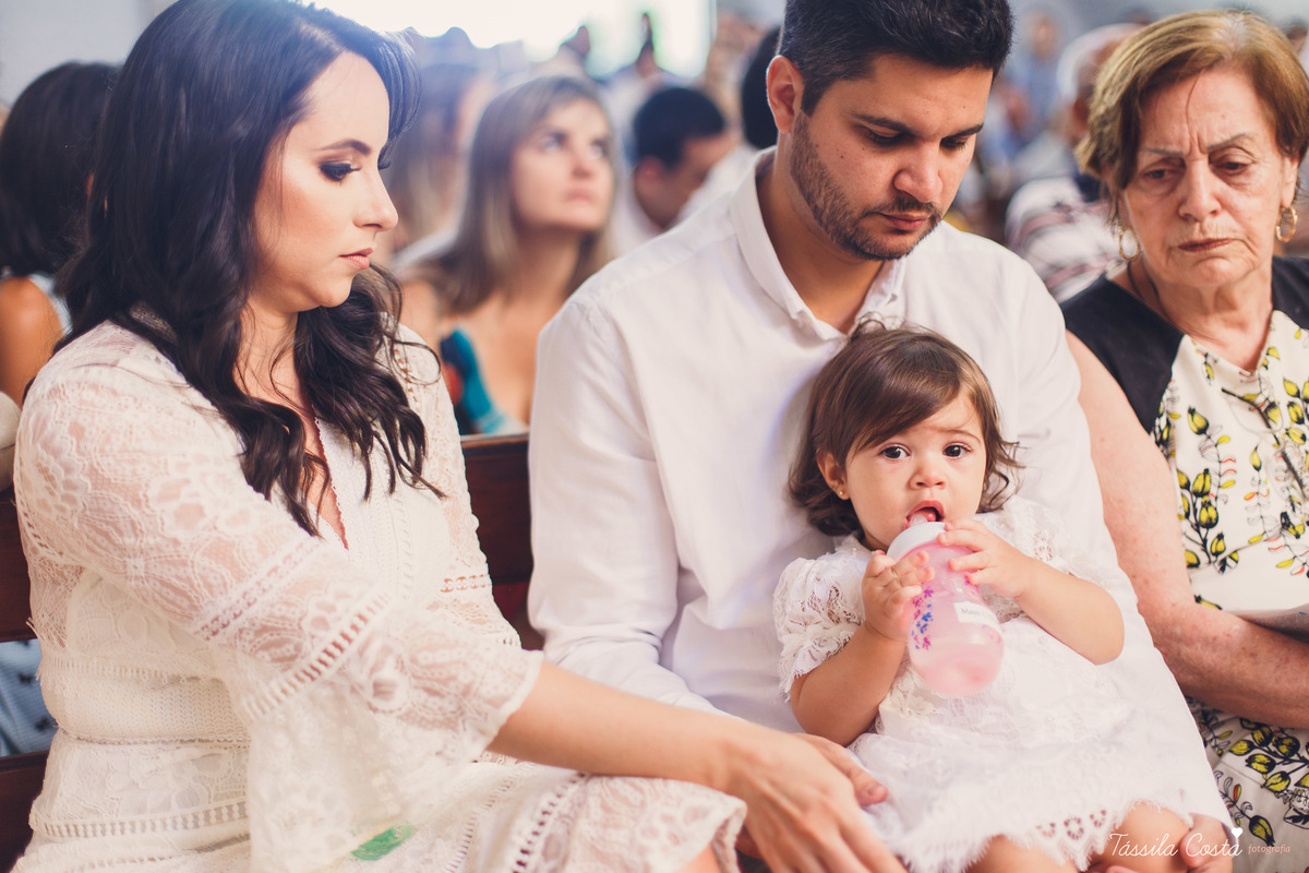Batizado da Maya, na Capela Marítima na Prainha, em Vila Velha - ES, fotos de batizado na Praia da Costa, Maya e família, tássila costa fotografia, fotos de batismo no ES, look lindo para o dia do batismo
