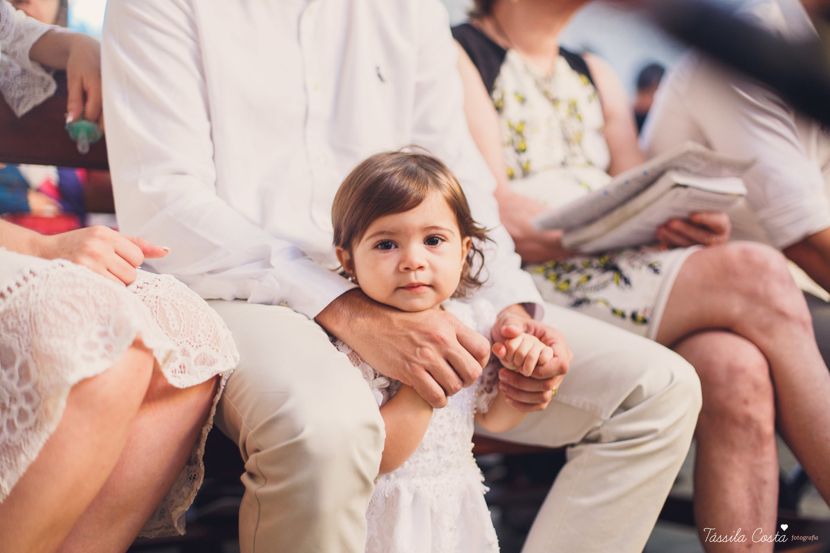 Batizado da Maya, na Capela Marítima na Prainha, em Vila Velha - ES, fotos de batizado na Praia da Costa, Maya e família, tássila costa fotografia, fotos de batismo no ES, look lindo para o dia do batismo