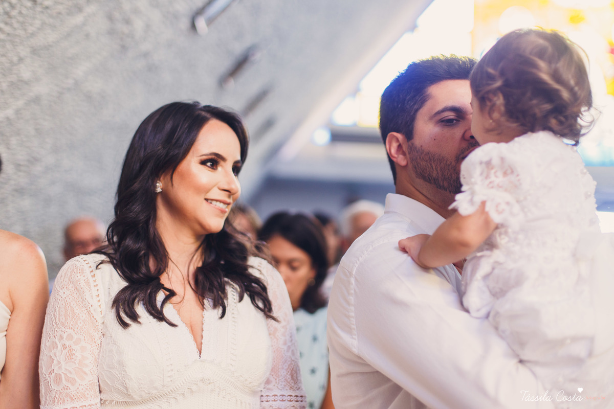 Batizado da Maya, na Capela Marítima na Prainha, em Vila Velha - ES, fotos de batizado na Praia da Costa, Maya e família, tássila costa fotografia, fotos de batismo no ES, look lindo para o dia do batismo