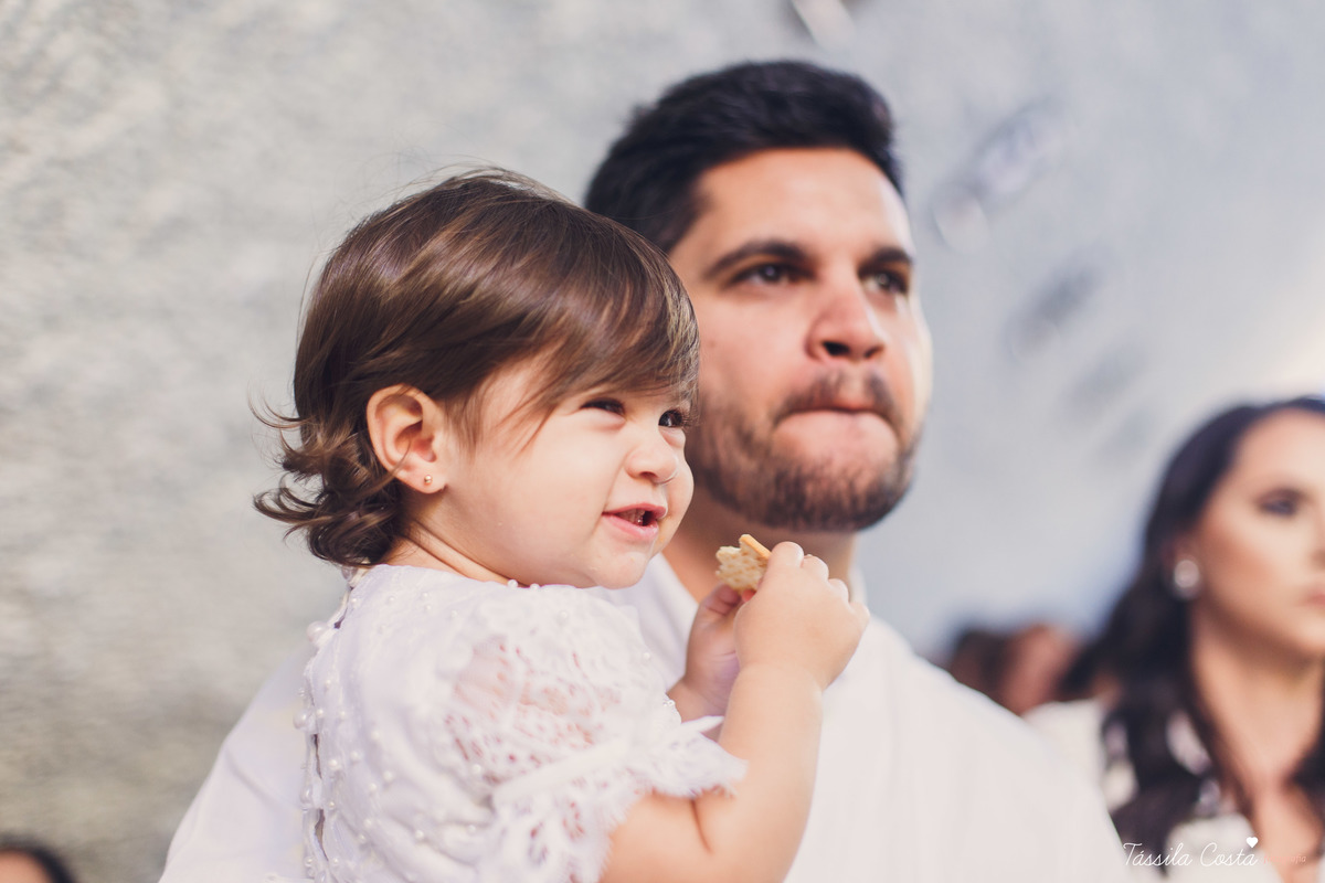 Batizado da Maya, na Capela Marítima na Prainha, em Vila Velha - ES, fotos de batizado na Praia da Costa, Maya e família, tássila costa fotografia, fotos de batismo no ES, look lindo para o dia do batismo