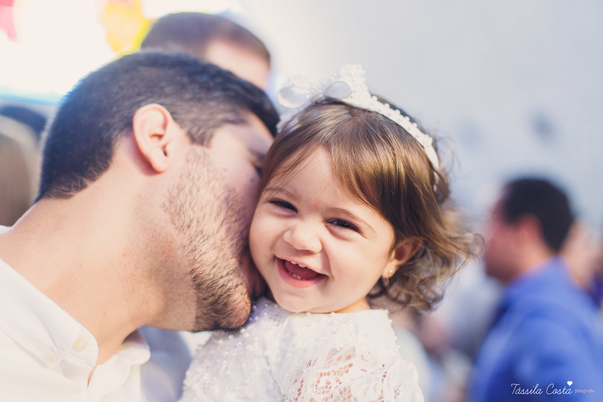 Batizado da Maya, na Capela Marítima na Prainha, em Vila Velha - ES, fotos de batizado na Praia da Costa, Maya e família, tássila costa fotografia, fotos de batismo no ES, look lindo para o dia do batismo