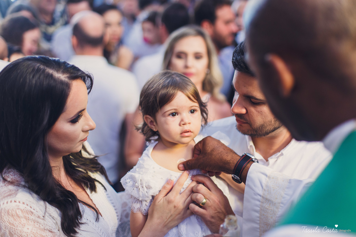 Batizado da Maya, na Capela Marítima na Prainha, em Vila Velha - ES, fotos de batizado na Praia da Costa, Maya e família, tássila costa fotografia, fotos de batismo no ES, look lindo para o dia do batismo