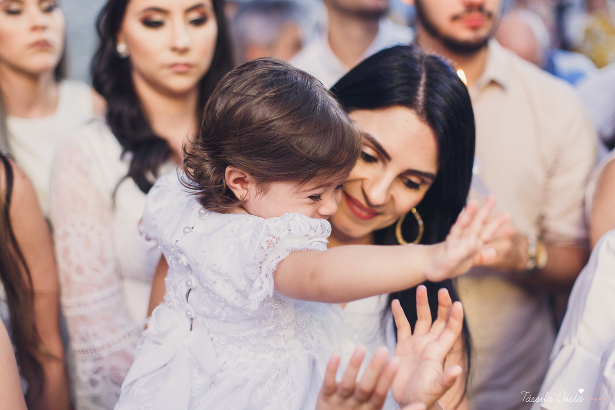Batizado da Maya, na Capela Marítima na Prainha, em Vila Velha - ES, fotos de batizado na Praia da Costa, Maya e família, tássila costa fotografia, fotos de batismo no ES, look lindo para o dia do batismo