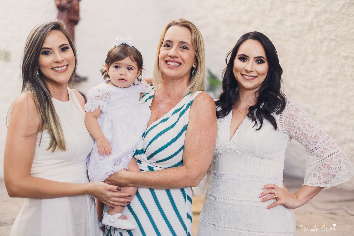 Batizado da Maya, na Capela Marítima na Prainha, em Vila Velha - ES, fotos de batizado na Praia da Costa, Maya e família, tássila costa fotografia, fotos de batismo no ES, look lindo para o dia do batismo