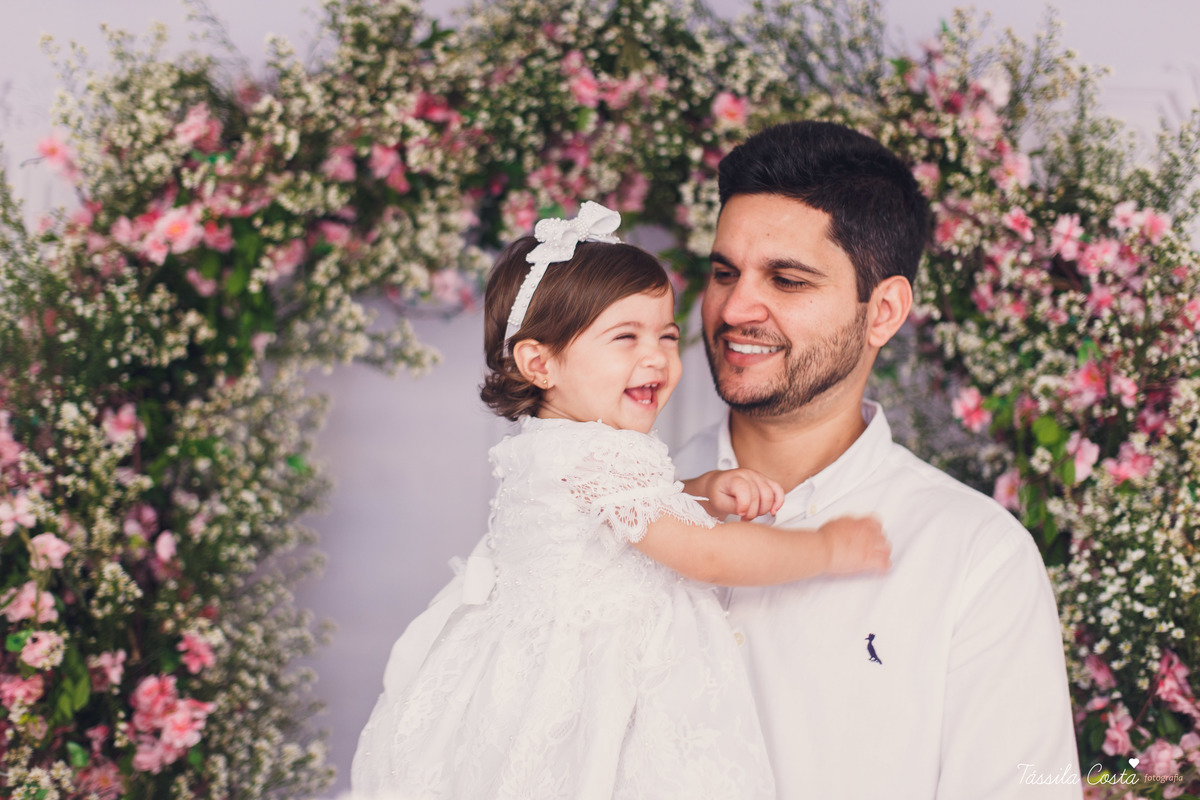 Batizado da Maya, na Capela Marítima na Prainha, em Vila Velha - ES, fotos de batizado na Praia da Costa, Maya e família, tássila costa fotografia, fotos de batismo no ES, look lindo para o dia do batismo