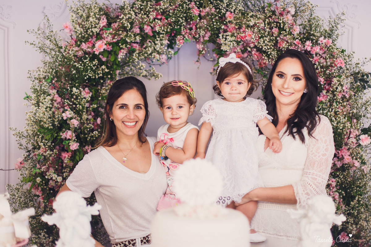 Batizado da Maya, na Capela Marítima na Prainha, em Vila Velha - ES, fotos de batizado na Praia da Costa, Maya e família, tássila costa fotografia, fotos de batismo no ES, look lindo para o dia do batismo