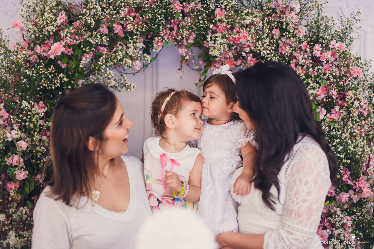 Batizado da Maya, na Capela Marítima na Prainha, em Vila Velha - ES, fotos de batizado na Praia da Costa, Maya e família, tássila costa fotografia, fotos de batismo no ES, look lindo para o dia do batismo