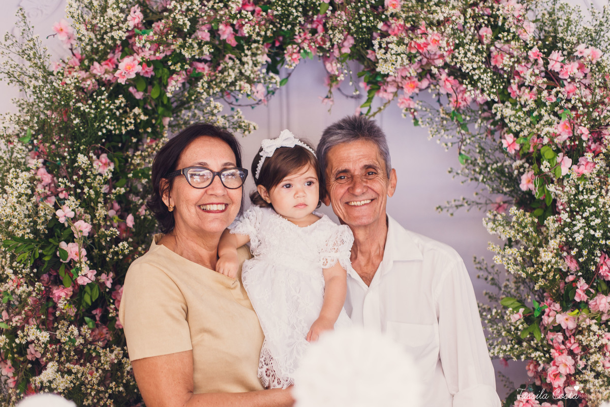 Batizado da Maya, na Capela Marítima na Prainha, em Vila Velha - ES, fotos de batizado na Praia da Costa, Maya e família, tássila costa fotografia, fotos de batismo no ES, look lindo para o dia do batismo