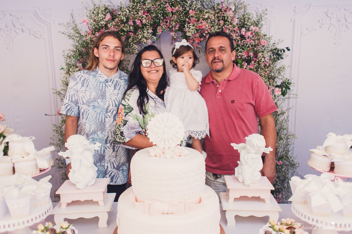 Batizado da Maya, na Capela Marítima na Prainha, em Vila Velha - ES, fotos de batizado na Praia da Costa, Maya e família, tássila costa fotografia, fotos de batismo no ES, look lindo para o dia do batismo
