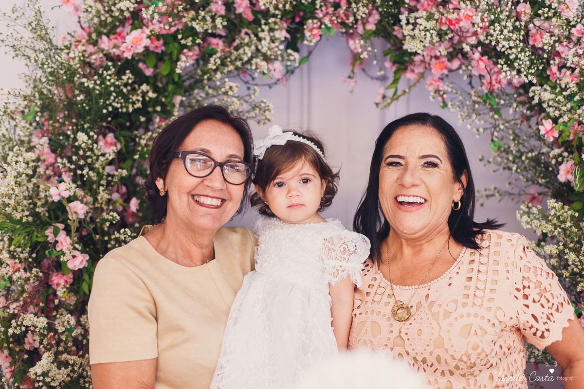 Batizado da Maya, na Capela Marítima na Prainha, em Vila Velha - ES, fotos de batizado na Praia da Costa, Maya e família, tássila costa fotografia, fotos de batismo no ES, look lindo para o dia do batismo