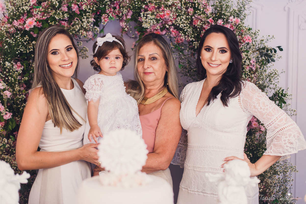 Batizado da Maya, na Capela Marítima na Prainha, em Vila Velha - ES, fotos de batizado na Praia da Costa, Maya e família, tássila costa fotografia, fotos de batismo no ES, look lindo para o dia do batismo