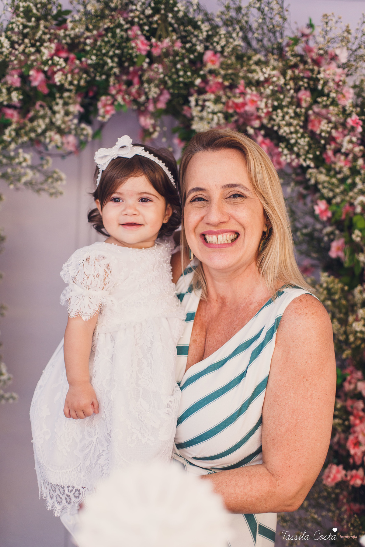 Batizado da Maya, na Capela Marítima na Prainha, em Vila Velha - ES, fotos de batizado na Praia da Costa, Maya e família, tássila costa fotografia, fotos de batismo no ES, look lindo para o dia do batismo