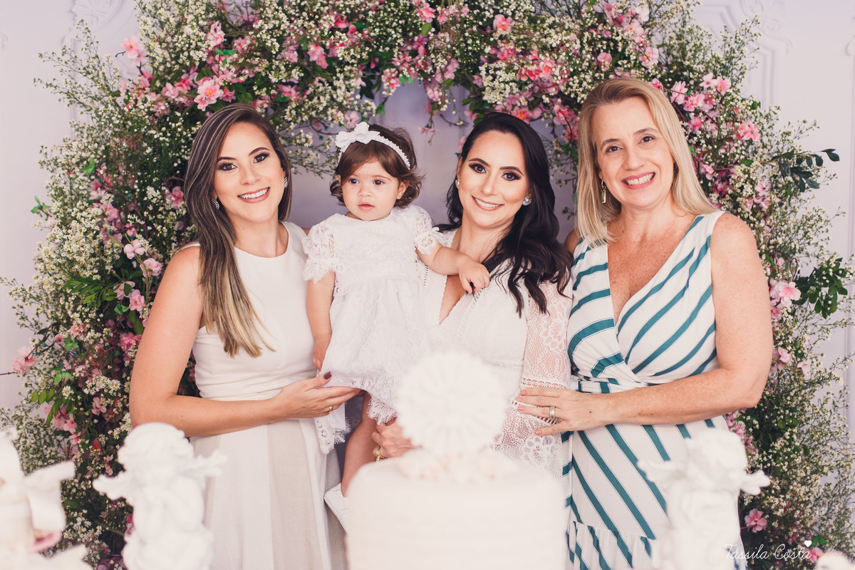 Batizado da Maya, na Capela Marítima na Prainha, em Vila Velha - ES, fotos de batizado na Praia da Costa, Maya e família, tássila costa fotografia, fotos de batismo no ES, look lindo para o dia do batismo