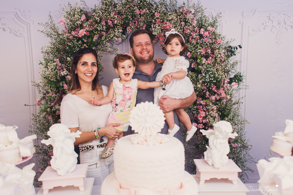 Batizado da Maya, na Capela Marítima na Prainha, em Vila Velha - ES, fotos de batizado na Praia da Costa, Maya e família, tássila costa fotografia, fotos de batismo no ES, look lindo para o dia do batismo