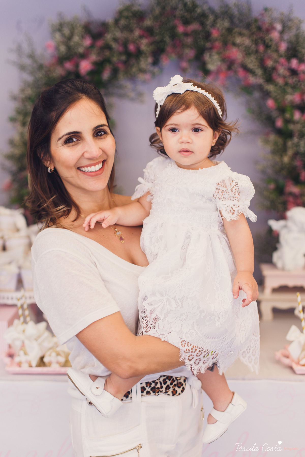 Batizado da Maya, na Capela Marítima na Prainha, em Vila Velha - ES, fotos de batizado na Praia da Costa, Maya e família, tássila costa fotografia, fotos de batismo no ES, look lindo para o dia do batismo