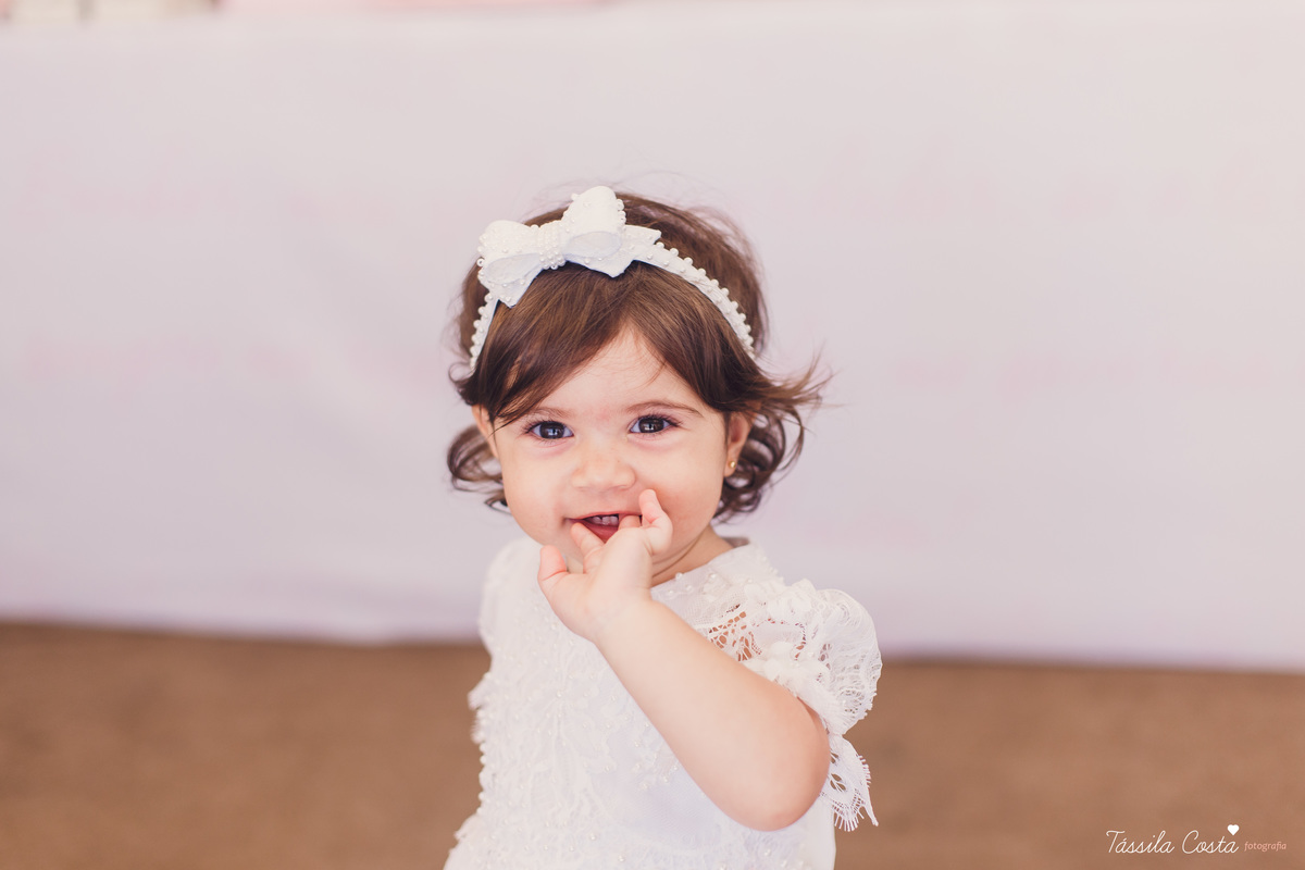 Batizado da Maya, na Capela Marítima na Prainha, em Vila Velha - ES, fotos de batizado na Praia da Costa, Maya e família, tássila costa fotografia, fotos de batismo no ES, look lindo para o dia do batismo