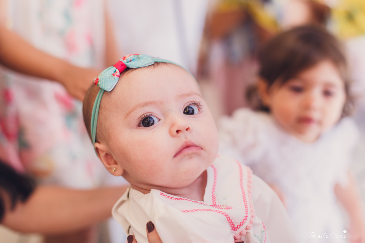 Batizado da Maya, na Capela Marítima na Prainha, em Vila Velha - ES, fotos de batizado na Praia da Costa, Maya e família, tássila costa fotografia, fotos de batismo no ES, look lindo para o dia do batismo