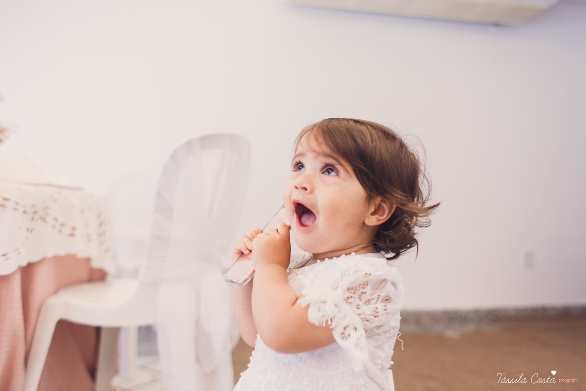 Batizado da Maya, na Capela Marítima na Prainha, em Vila Velha - ES, fotos de batizado na Praia da Costa, Maya e família, tássila costa fotografia, fotos de batismo no ES, look lindo para o dia do batismo