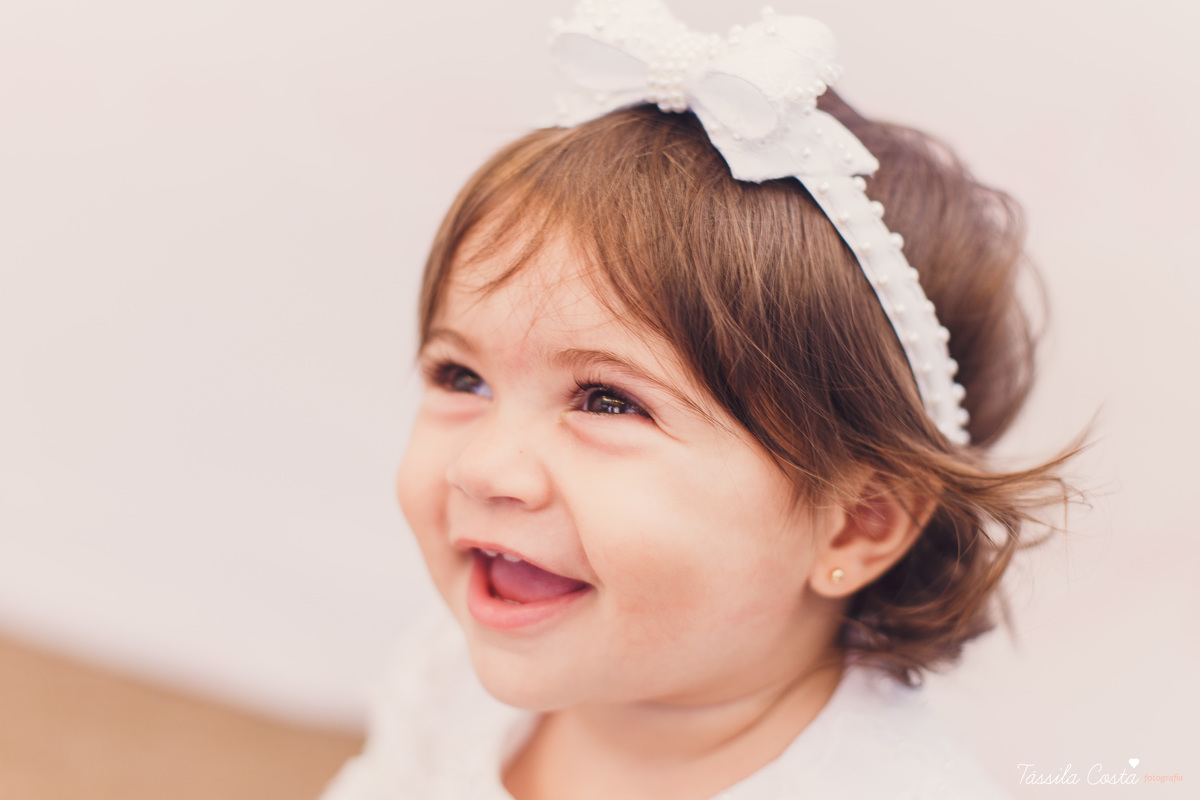 Batizado da Maya, na Capela Marítima na Prainha, em Vila Velha - ES, fotos de batizado na Praia da Costa, Maya e família, tássila costa fotografia, fotos de batismo no ES, look lindo para o dia do batismo