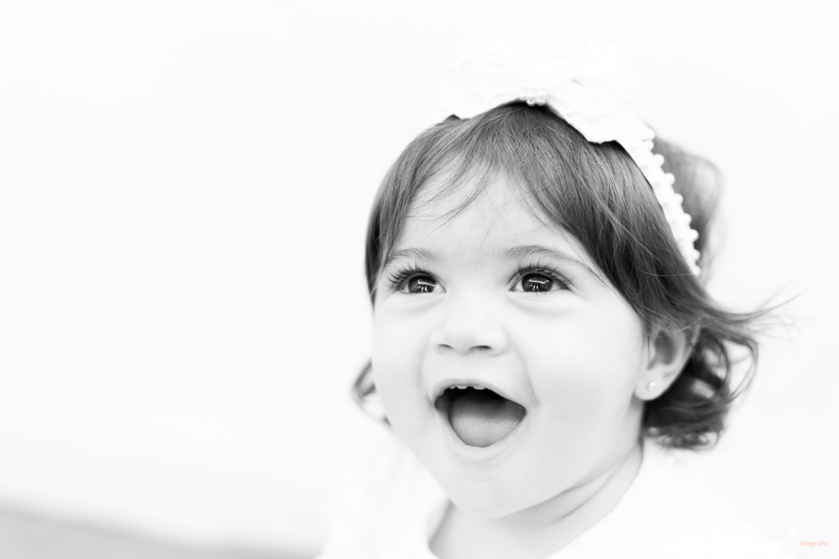 Batizado da Maya, na Capela Marítima na Prainha, em Vila Velha - ES, fotos de batizado na Praia da Costa, Maya e família, tássila costa fotografia, fotos de batismo no ES, look lindo para o dia do batismo