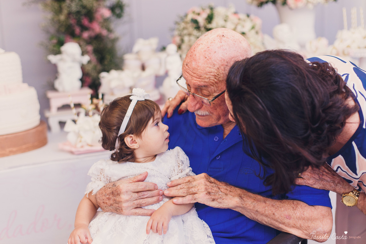 Batizado da Maya, na Capela Marítima na Prainha, em Vila Velha - ES, fotos de batizado na Praia da Costa, Maya e família, tássila costa fotografia, fotos de batismo no ES, look lindo para o dia do batismo