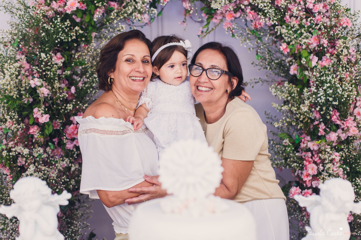 Batizado da Maya, na Capela Marítima na Prainha, em Vila Velha - ES, fotos de batizado na Praia da Costa, Maya e família, tássila costa fotografia, fotos de batismo no ES, look lindo para o dia do batismo