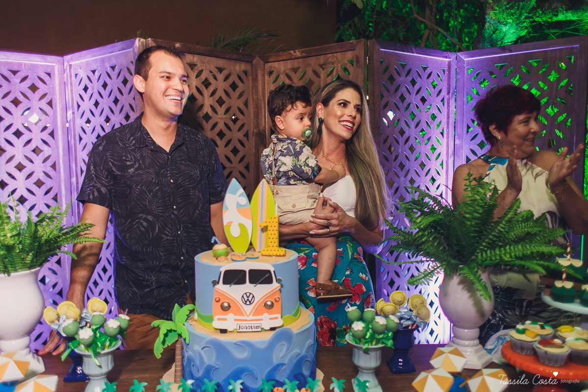 festa de aniversário tema Praia, festa de aniversário em Ponta da Fruta, Vila Velha ES, aniversário no quintal de casa, festa de menino, filho único, look lindo para aniversário durante o dia, aniversariante com look Zara, Shopping Vila Velha, tema Praia