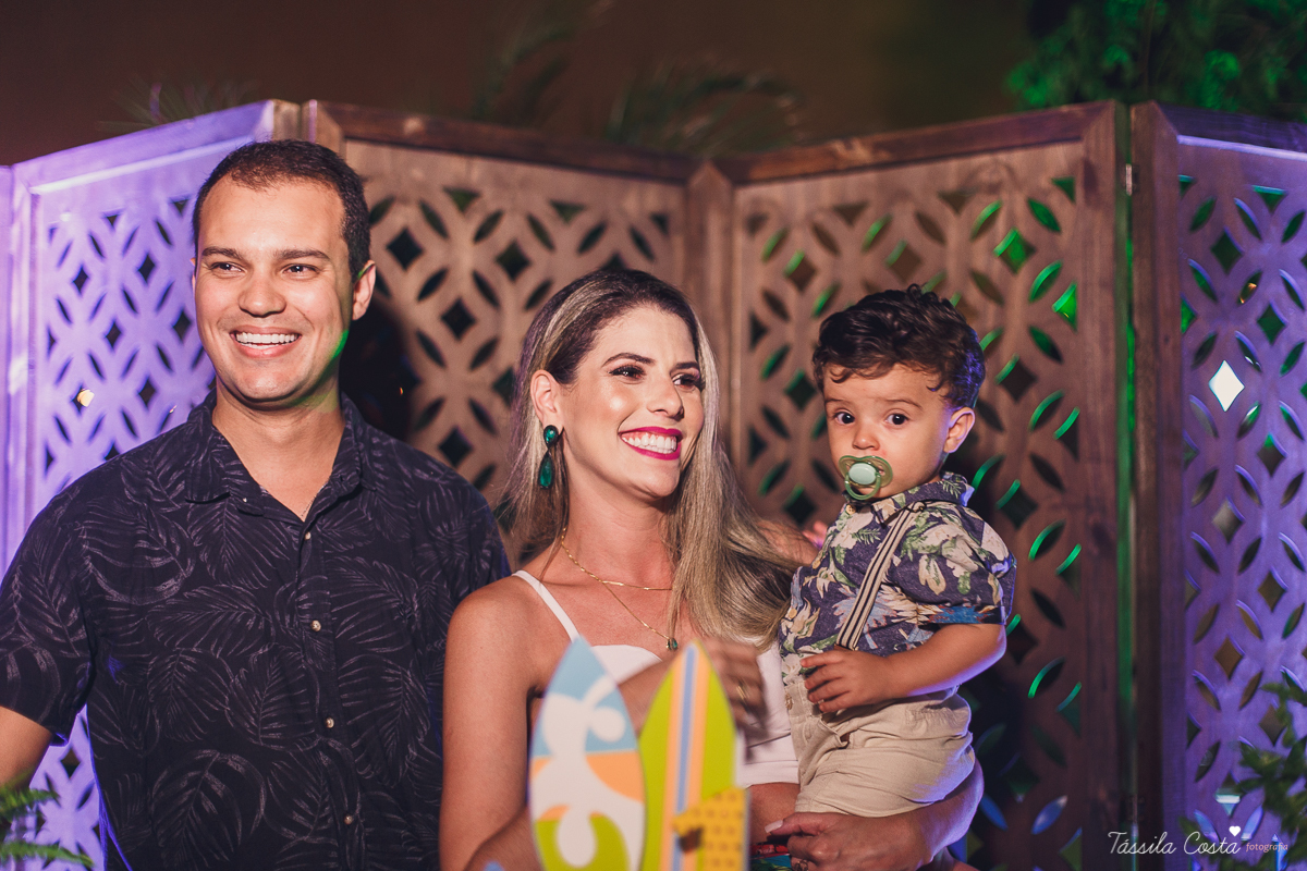 festa de aniversário tema Praia, festa de aniversário em Ponta da Fruta, Vila Velha ES, aniversário no quintal de casa, festa de menino, filho único, look lindo para aniversário durante o dia, aniversariante com look Zara, Shopping Vila Velha, tema Praia