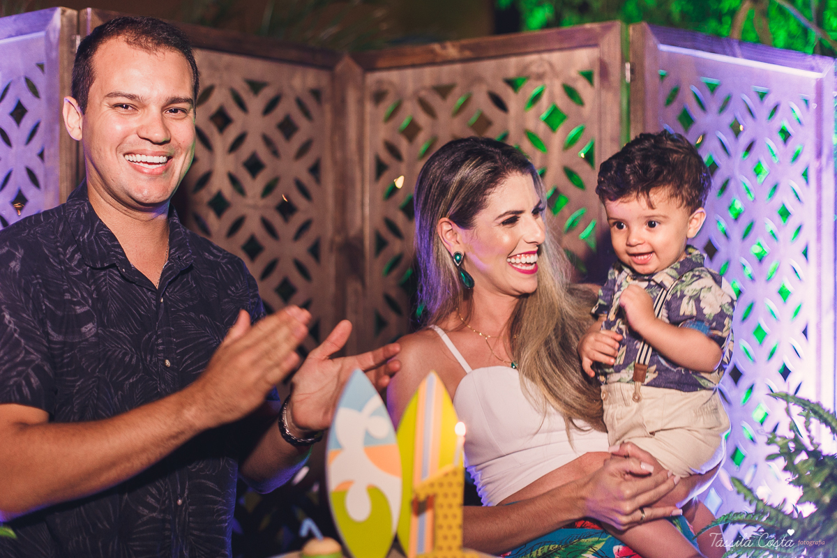 festa de aniversário tema Praia, festa de aniversário em Ponta da Fruta, Vila Velha ES, aniversário no quintal de casa, festa de menino, filho único, look lindo para aniversário durante o dia, aniversariante com look Zara, Shopping Vila Velha, tema Praia