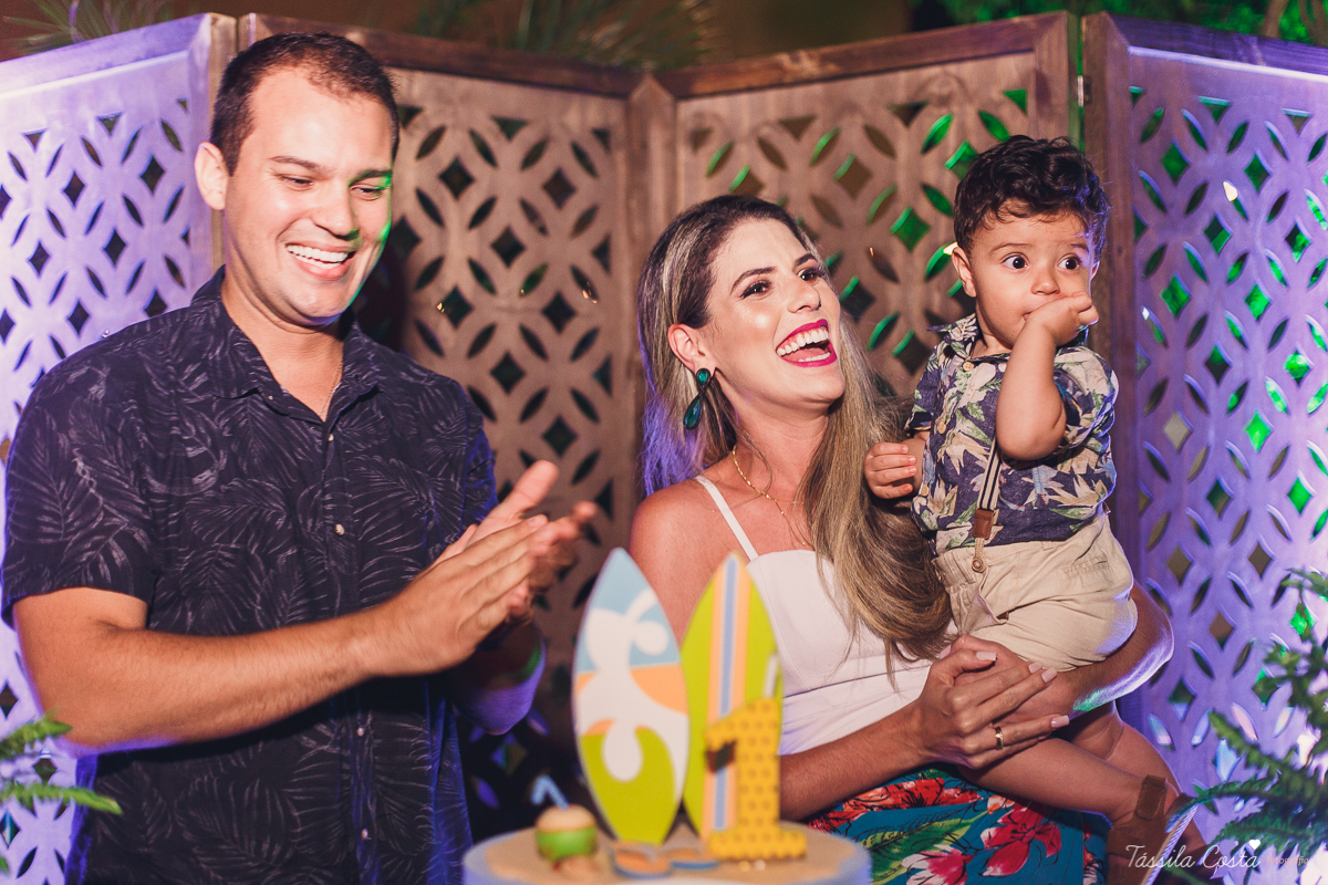 festa de aniversário tema Praia, festa de aniversário em Ponta da Fruta, Vila Velha ES, aniversário no quintal de casa, festa de menino, filho único, look lindo para aniversário durante o dia, aniversariante com look Zara, Shopping Vila Velha, tema Praia