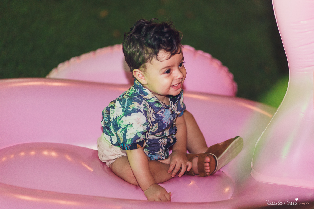 festa de aniversário tema Praia, festa de aniversário em Ponta da Fruta, Vila Velha ES, aniversário no quintal de casa, festa de menino, filho único, look lindo para aniversário durante o dia, aniversariante com look Zara, Shopping Vila Velha, tema Praia