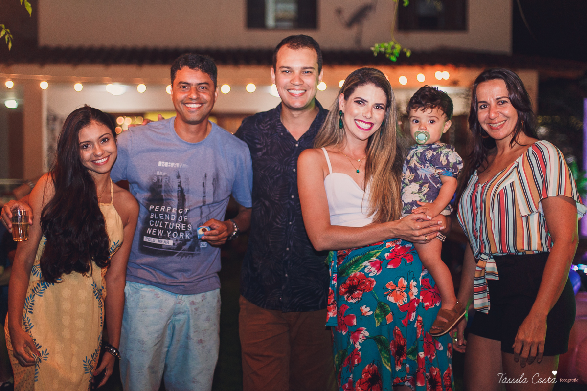 festa de aniversário tema Praia, festa de aniversário em Ponta da Fruta, Vila Velha ES, aniversário no quintal de casa, festa de menino, filho único, look lindo para aniversário durante o dia, aniversariante com look Zara, Shopping Vila Velha, tema Praia