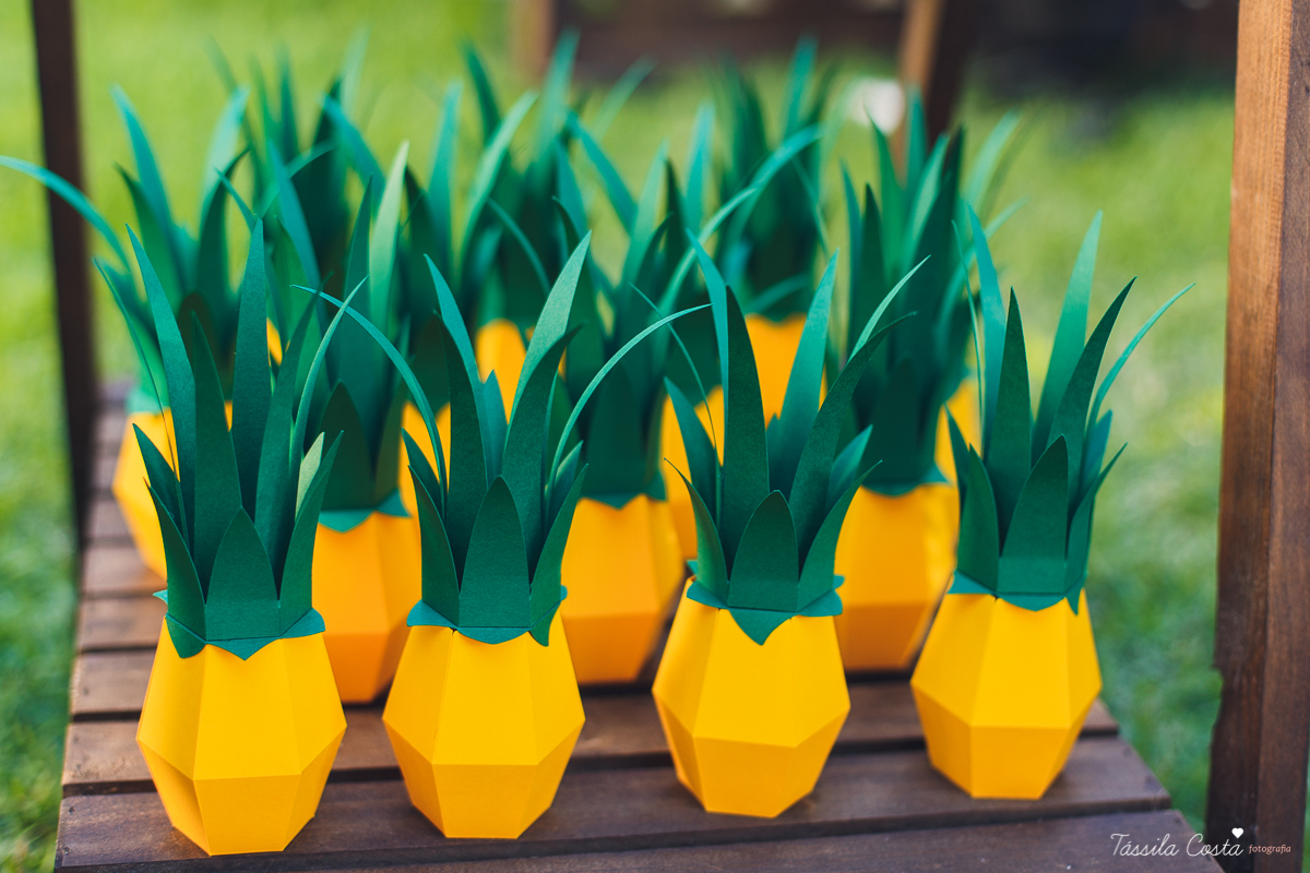 festa de aniversário tema Praia, festa de aniversário em Ponta da Fruta, Vila Velha ES, aniversário no quintal de casa, festa de menino, filho único, look lindo para aniversário durante o dia, aniversariante com look Zara, Shopping Vila Velha, tema Praia