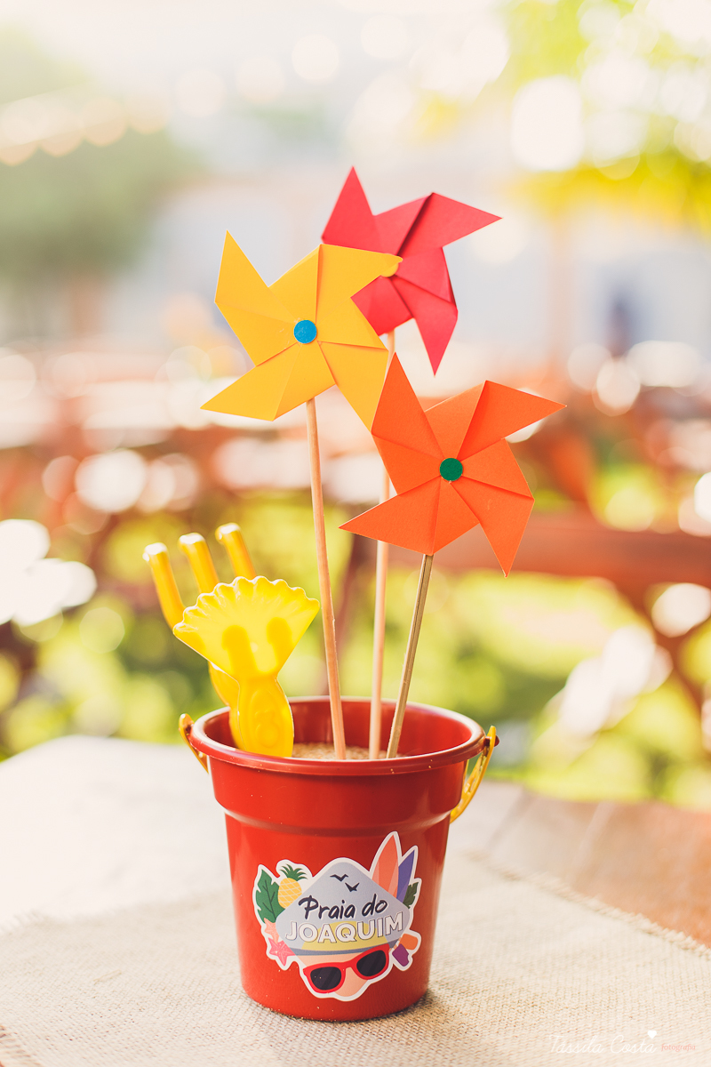 festa de aniversário tema Praia, festa de aniversário em Ponta da Fruta, Vila Velha ES, aniversário no quintal de casa, festa de menino, filho único, look lindo para aniversário durante o dia, aniversariante com look Zara, Shopping Vila Velha, tema Praia