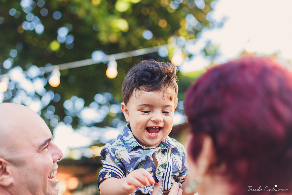 festa de aniversário tema Praia, festa de aniversário em Ponta da Fruta, Vila Velha ES, aniversário no quintal de casa, festa de menino, filho único, look lindo para aniversário durante o dia, aniversariante com look Zara, Shopping Vila Velha, tema Praia
