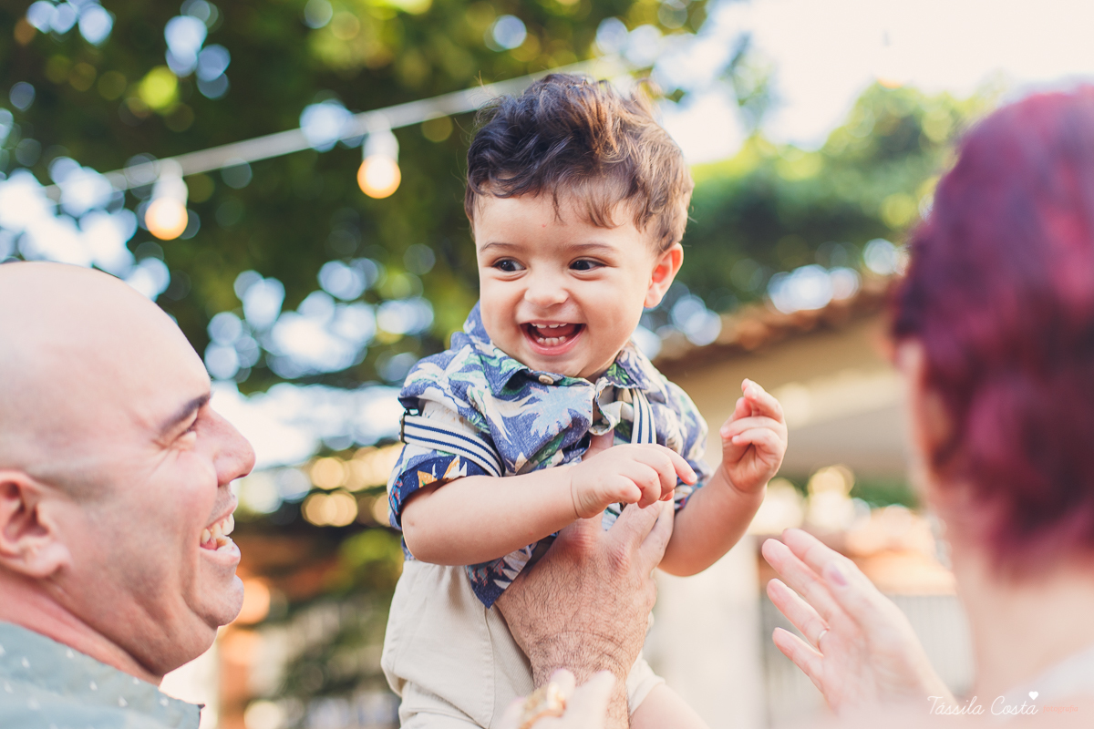 festa de aniversário tema Praia, festa de aniversário em Ponta da Fruta, Vila Velha ES, aniversário no quintal de casa, festa de menino, filho único, look lindo para aniversário durante o dia, aniversariante com look Zara, Shopping Vila Velha, tema Praia