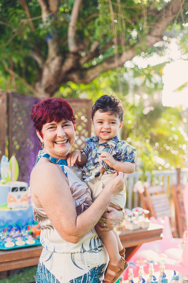 festa de aniversário tema Praia, festa de aniversário em Ponta da Fruta, Vila Velha ES, aniversário no quintal de casa, festa de menino, filho único, look lindo para aniversário durante o dia, aniversariante com look Zara, Shopping Vila Velha, tema Praia
