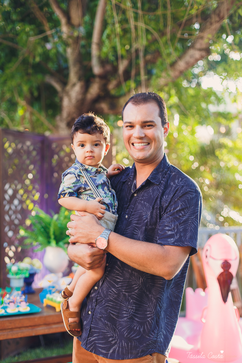 festa de aniversário tema Praia, festa de aniversário em Ponta da Fruta, Vila Velha ES, aniversário no quintal de casa, festa de menino, filho único, look lindo para aniversário durante o dia, aniversariante com look Zara, Shopping Vila Velha, tema Praia