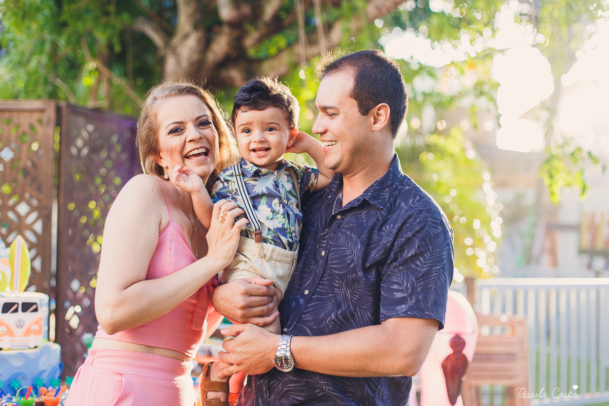 festa de aniversário tema Praia, festa de aniversário em Ponta da Fruta, Vila Velha ES, aniversário no quintal de casa, festa de menino, filho único, look lindo para aniversário durante o dia, aniversariante com look Zara, Shopping Vila Velha, tema Praia