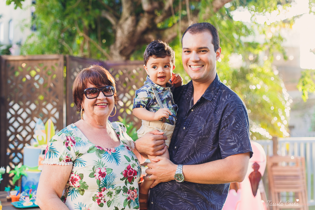 festa de aniversário tema Praia, festa de aniversário em Ponta da Fruta, Vila Velha ES, aniversário no quintal de casa, festa de menino, filho único, look lindo para aniversário durante o dia, aniversariante com look Zara, Shopping Vila Velha, tema Praia
