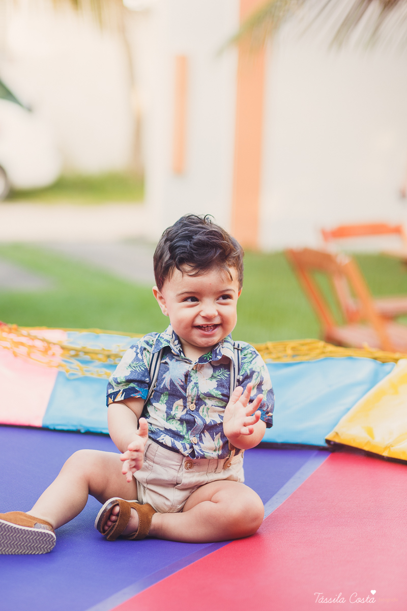 festa de aniversário tema Praia, festa de aniversário em Ponta da Fruta, Vila Velha ES, aniversário no quintal de casa, festa de menino, filho único, look lindo para aniversário durante o dia, aniversariante com look Zara, Shopping Vila Velha, tema Praia