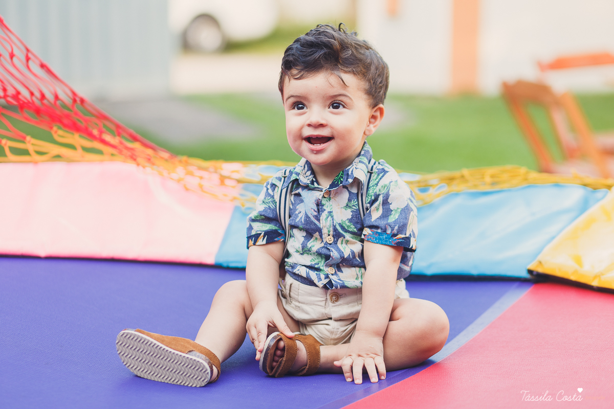 festa de aniversário tema Praia, festa de aniversário em Ponta da Fruta, Vila Velha ES, aniversário no quintal de casa, festa de menino, filho único, look lindo para aniversário durante o dia, aniversariante com look Zara, Shopping Vila Velha, tema Praia